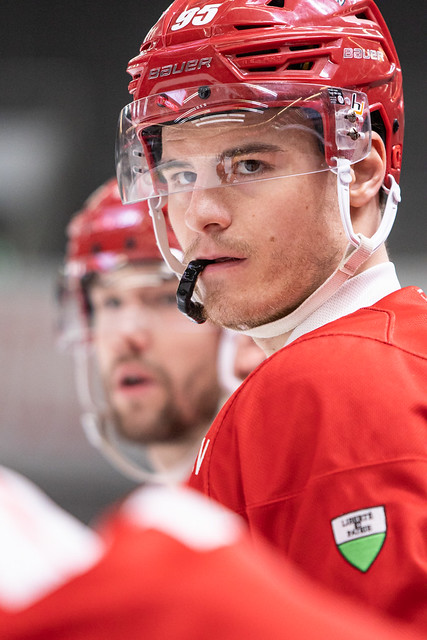 Hockey sur glace: Le LHC envoie Tyler Moy à Genève en échange de deux joueurs